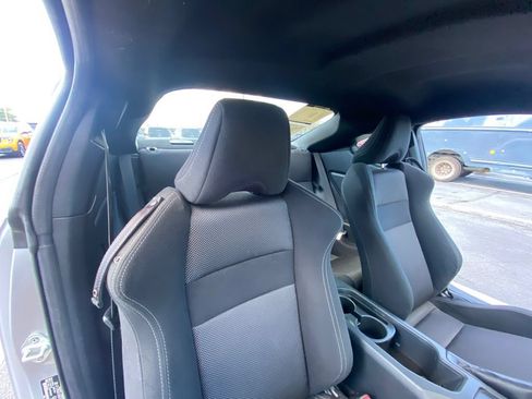 Used 2017 Toyota 86 RWD image 31