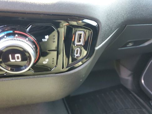 Used 2023 GMC Sierra 1500 Elevation image 32