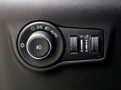 Used 2023 Jeep Compass Latitude AWD/4WD image 21