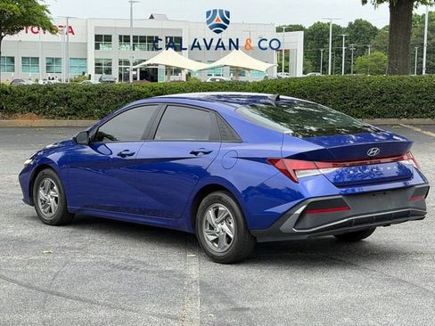 Used 2024 Hyundai Elantra SE FWD image 3