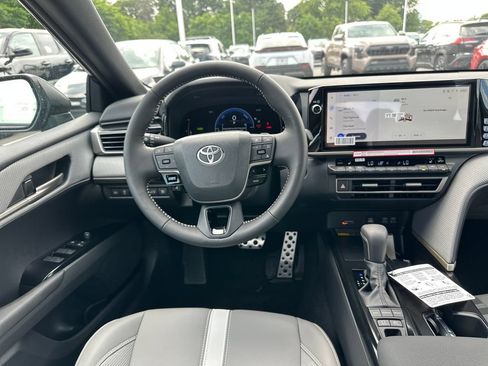 Used 2026 Toyota Camry SE FWD image 17