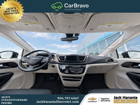 Used 2019 Chrysler Pacifica Touring-L FWD image 12