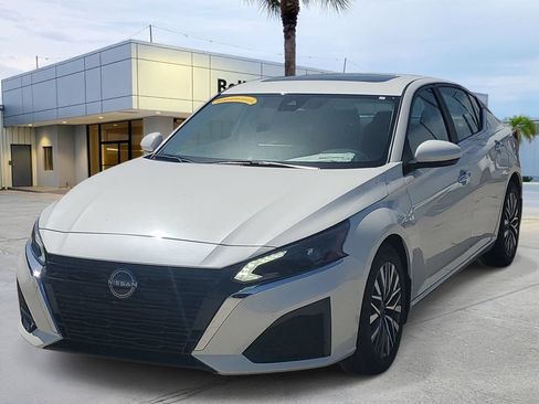 Used 2025 Nissan Altima 2.5 SV w/ SV Premium Package FWD image 1