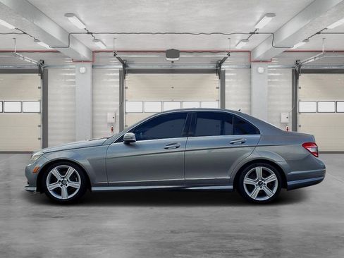 Used 2011 Mercedes-Benz C 300 4MATIC Sedan image 4