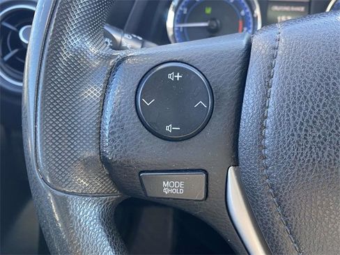 Used 2018 Toyota Corolla LE image 19