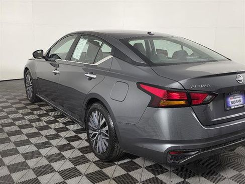 Used 2025 Nissan Altima 2.5 SV FWD image 6