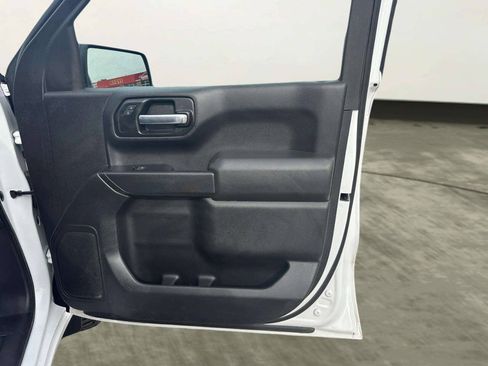 Used 2019 Chevrolet Silverado 1500 Custom w/ Custom Convenience Package AWD/4WD image 24