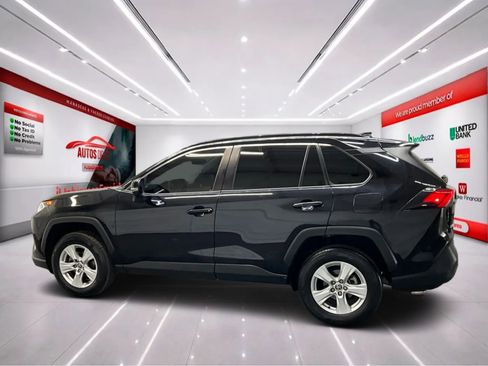 Used 2021 Toyota RAV4 XLE image 4