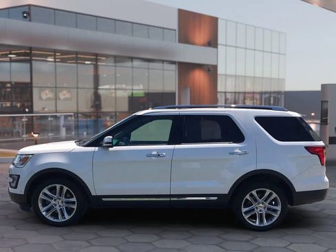 Used 2017 Ford Explorer Limited w/ Equipment Group 301A AWD/4WD image 8