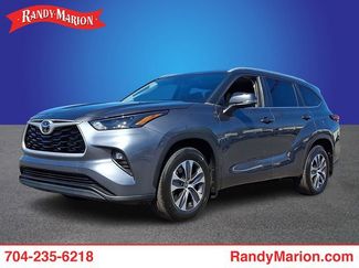 Used 2023 Toyota Highlander XLE video 1
