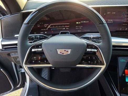 Certified 2025 Cadillac Escalade ESV Premium Luxury AWD/4WD image 16