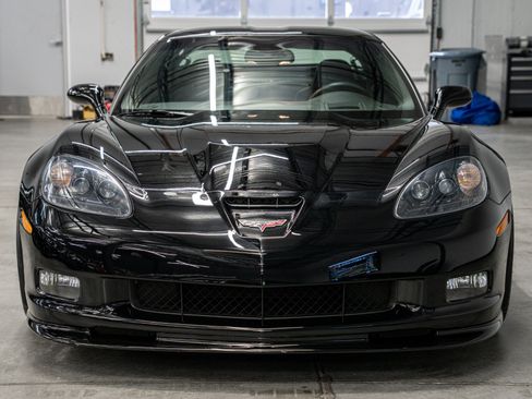 Used 2013 Chevrolet Corvette Z06 w/ 3LZ Preferred Equipment Group RWD image 4