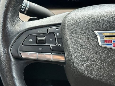 Used 2024 Cadillac XT4 Luxury w/ Cold Weather Package FWD image 32