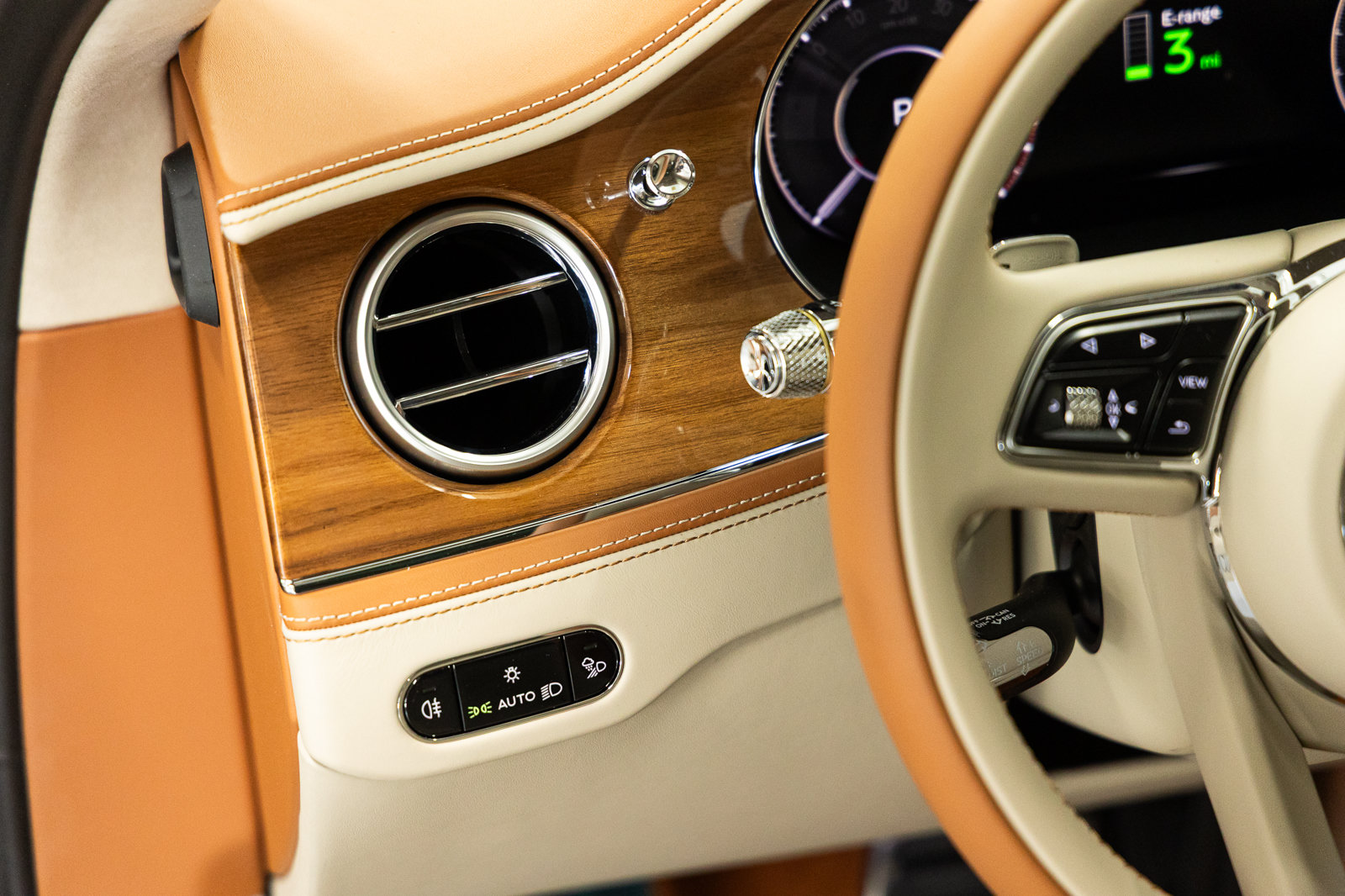 Used 2026 Bentley Flying Spur V8 AWD/4WD image 32