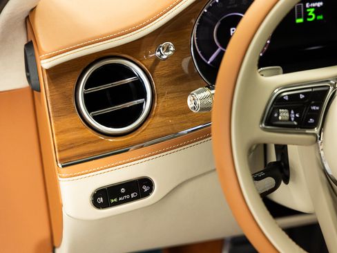 Used 2026 Bentley Flying Spur V8 AWD/4WD image 32