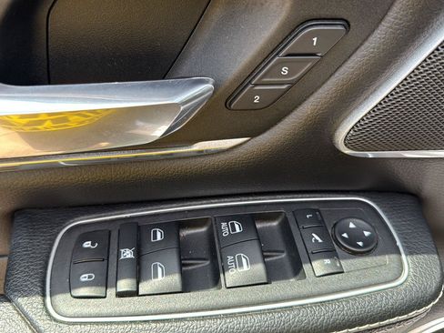 Used 2022 RAM 1500 Laramie AWD/4WD image 12