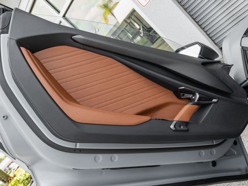 Used 2024 Lamborghini Revuelto image 38