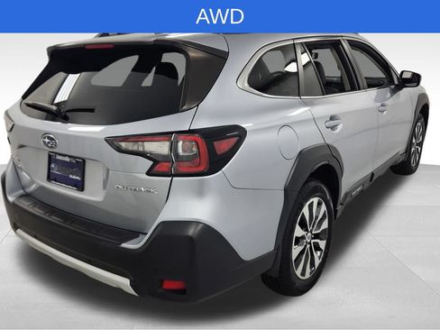 Used 2023 Subaru Outback Limited AWD/4WD image 3