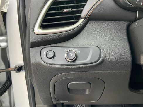 Used 2019 Chevrolet Trax LT image 16