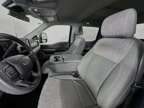 Used 2024 Ford F250 XLT image 11