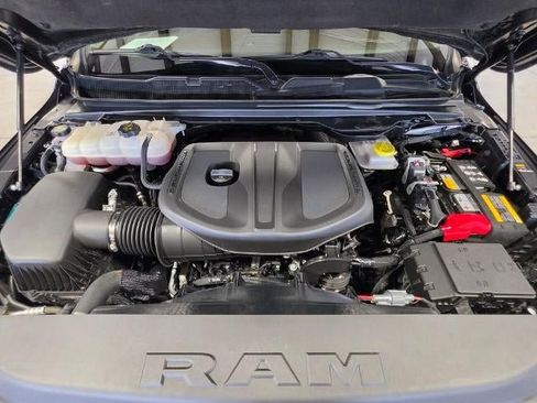 Used 2025 RAM 1500 Laramie AWD/4WD image 9