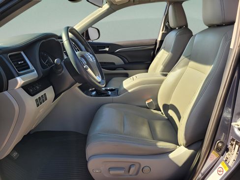 Certified 2019 Toyota Highlander Limited image 9