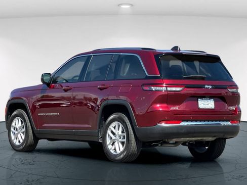 Certified 2023 Jeep Grand Cherokee Laredo w/ Luxury Tech Group I AWD/4WD image 8