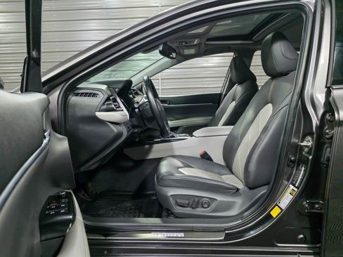 Used 2019 Toyota Camry XLE image 13