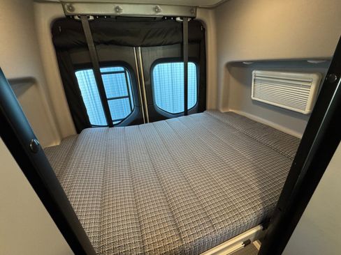 Used 2020 Mercedes-Benz Sprinter 2500 w/ Premium Plus Package image 63