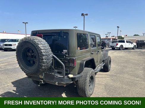Used 2015 Jeep Wrangler Unlimited Sahara w/ Connectivity Group AWD/4WD image 3