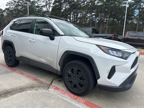 Used 2019 Toyota RAV4 LE image 2