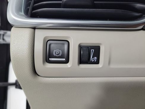 Used 2023 Cadillac XT4 Luxury w/ Cold Weather Package image 31