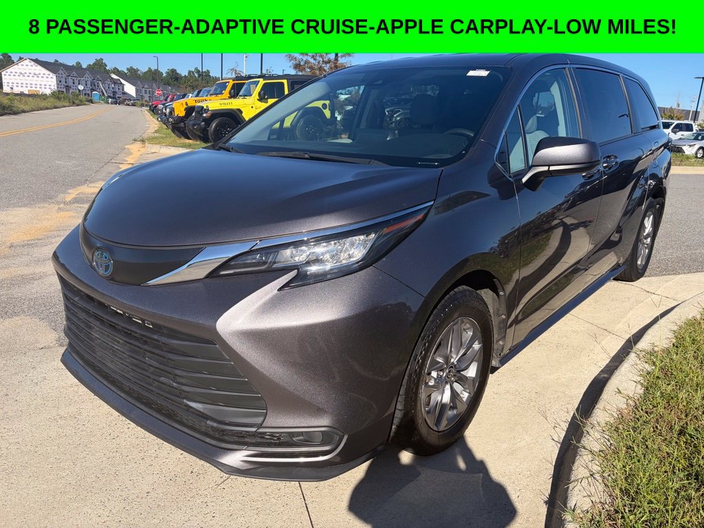 Used 2023 Toyota Sienna LE FWD image 1