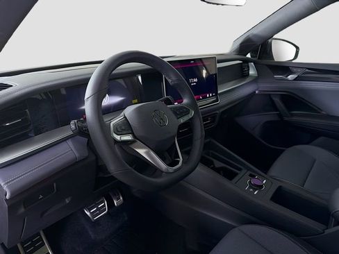 New 2026 Volkswagen Tiguan SE R-Line image 9