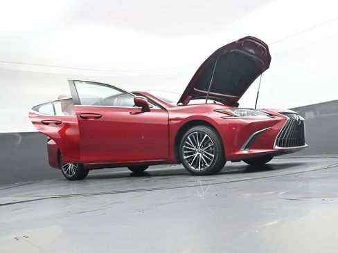 Used 2025 Lexus ES 300h w/ Premium Package FWD image 57