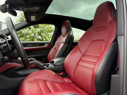 Certified 2024 Porsche Cayenne S AWD/4WD image 5