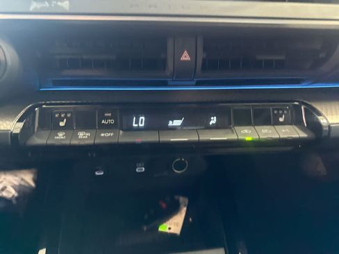 Used 2025 Toyota Prius XLE FWD image 24