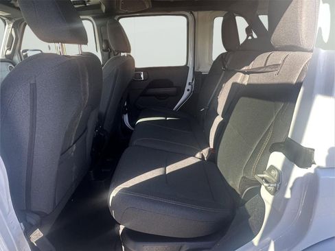 Used 2024 Jeep Wrangler Sahara image 36