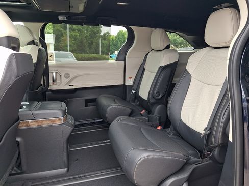 Certified 2026 Toyota Sienna Platinum AWD/4WD image 11