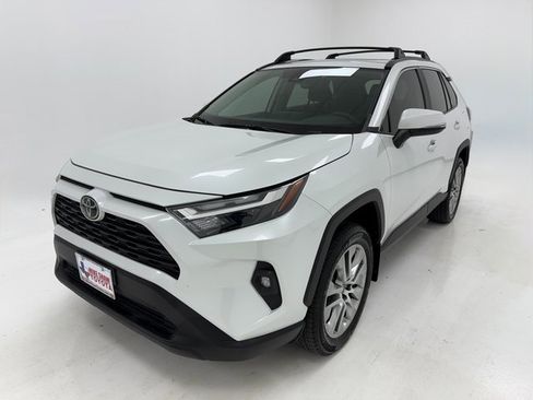 Used 2023 Toyota RAV4 XLE Premium image 4