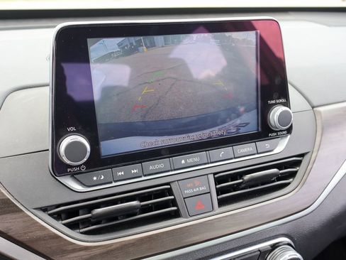 Used 2025 Nissan Altima 2.5 SV FWD image 4