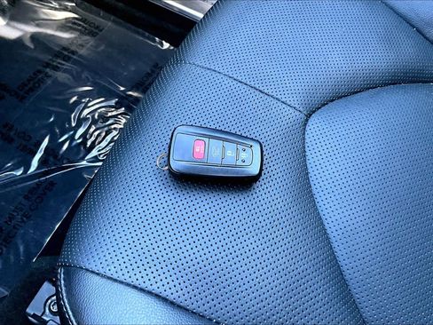 Used 2023 Toyota Highlander Platinum image 15