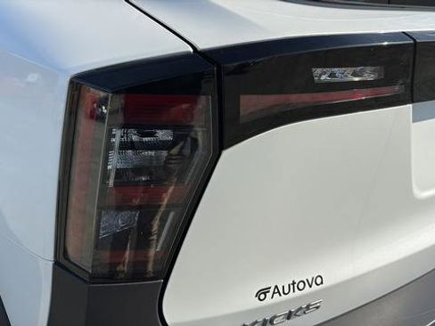 Used 2025 Nissan Kicks SR w/ SR Premium Package image 10