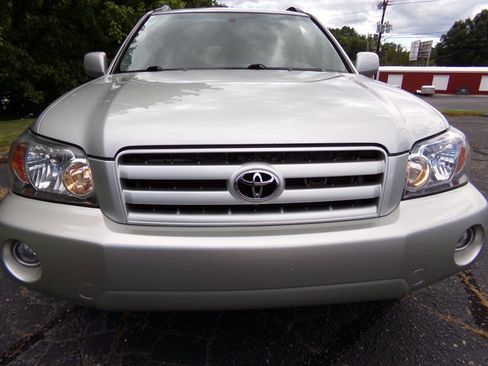 Used 2004 Toyota Highlander Limited AWD/4WD image 3