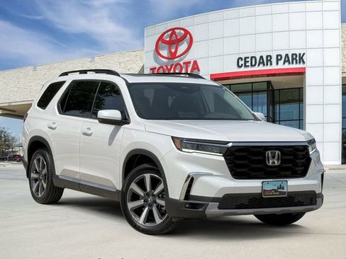 Used 2024 Honda Pilot Touring image 1