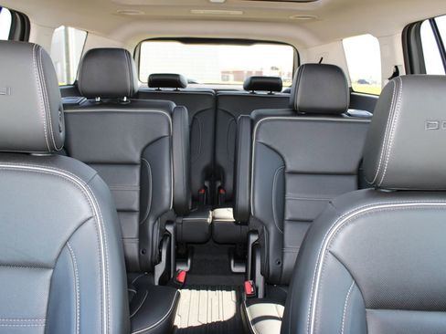 Used 2023 GMC Acadia Denali w/ Denali Ultimate Package image 21