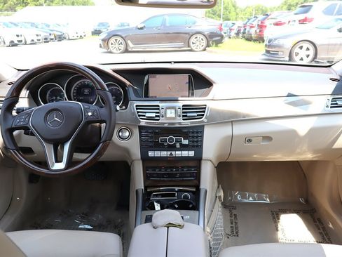 Used 2014 Mercedes-Benz E 250 BlueTEC Sedan image 12