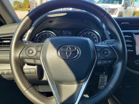 Used 2020 Toyota Camry SE FWD image 17