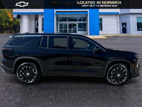 Used 2025 Chevrolet Traverse LT w/ Sun and Wheel Package AWD/4WD image 4