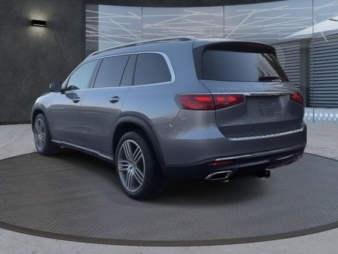 Used 2024 Mercedes-Benz GLS 450 4MATIC image 3